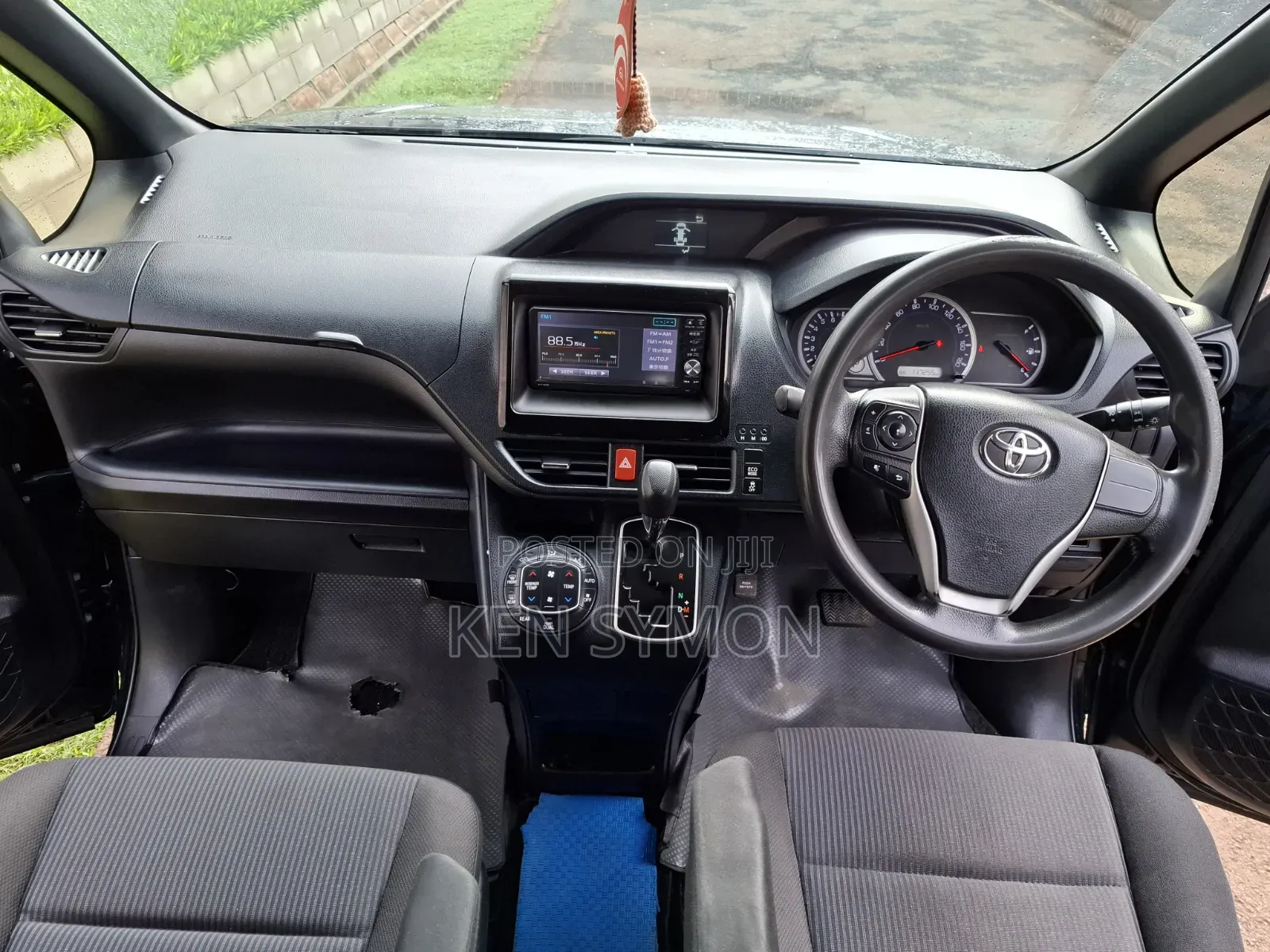 Toyota Voxy X 2WD 8-Seater 2016 Black