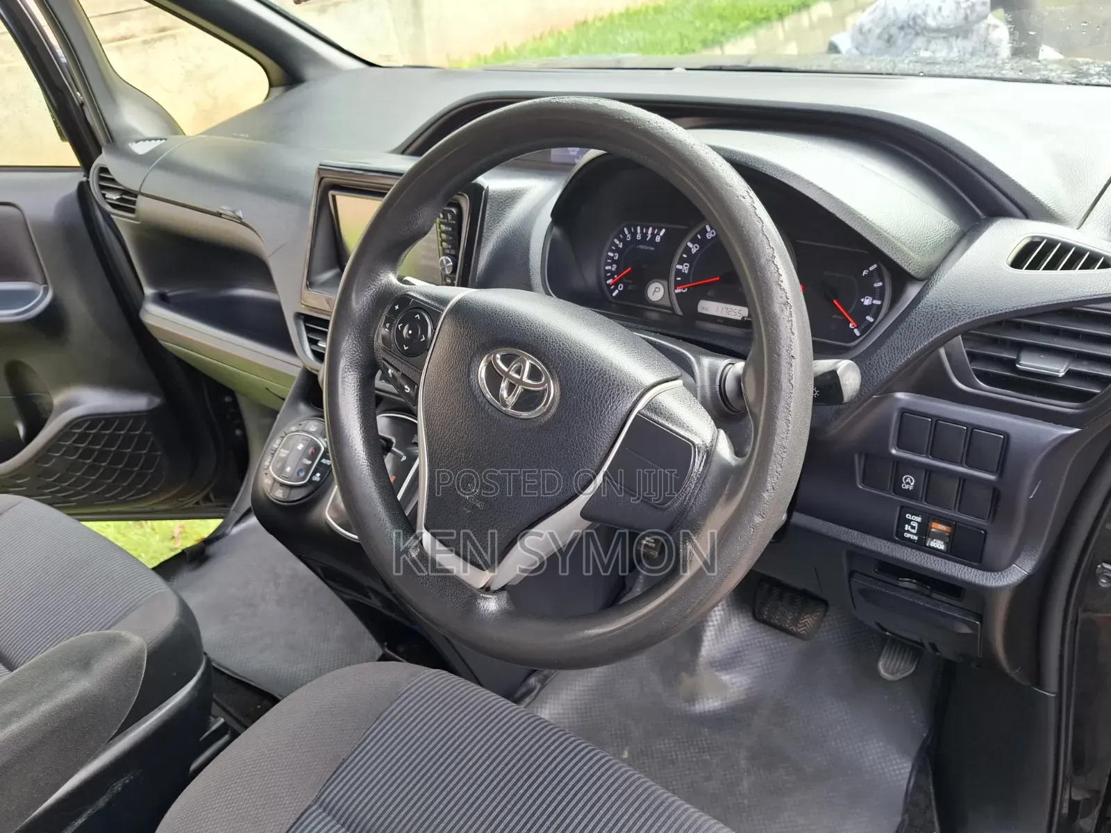 Toyota Voxy X 2WD 8-Seater 2016 Black