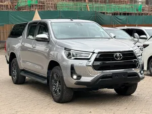 Toyota Hilux 2021 Silver