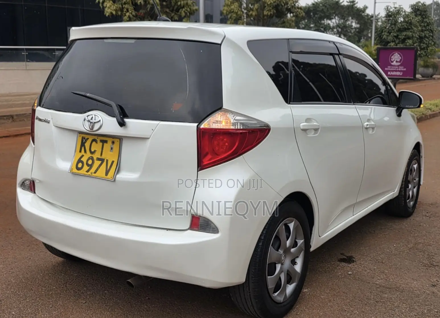 Toyota Ractis 1.5 FWD 2012 Pearl