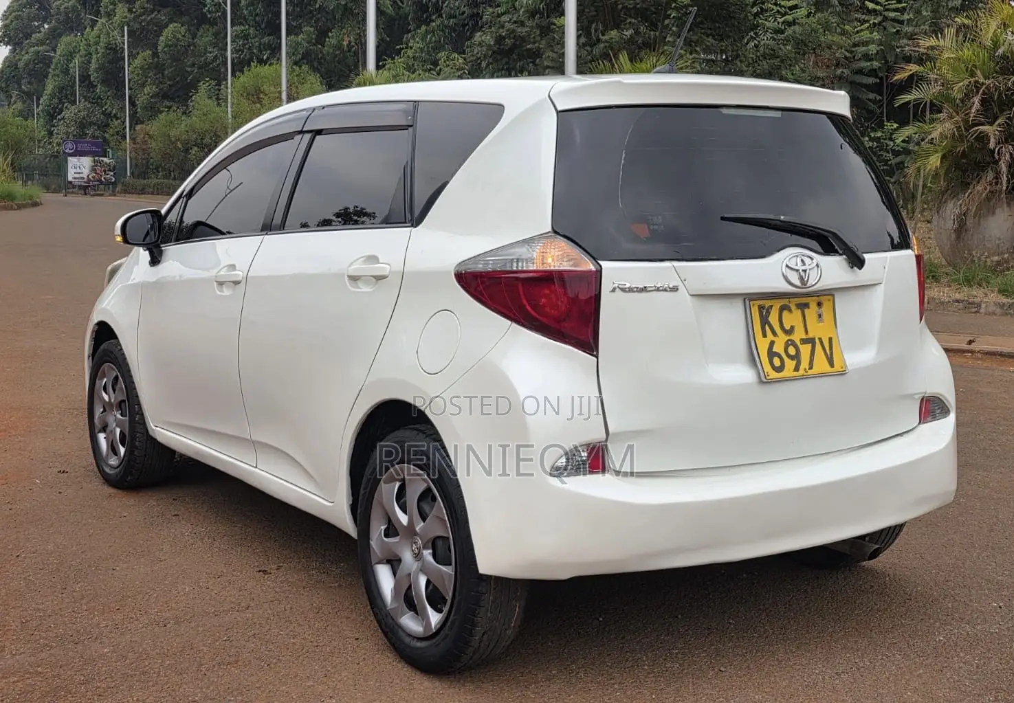 Toyota Ractis 1.5 FWD 2012 Pearl
