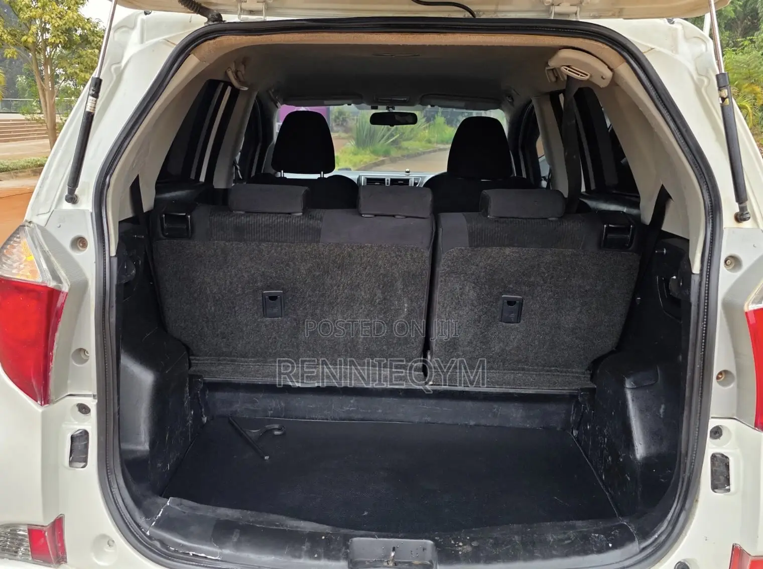 Toyota Ractis 1.5 FWD 2012 Pearl