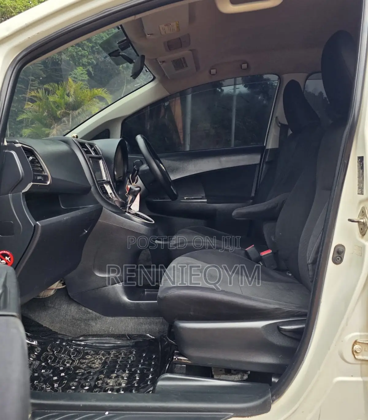 Toyota Ractis 1.5 FWD 2012 Pearl