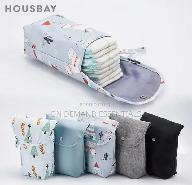 Waterproof Diaper Pouch - thumbnail 3