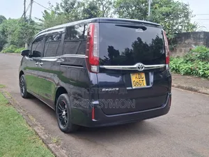 Toyota Esquire 2015 Black