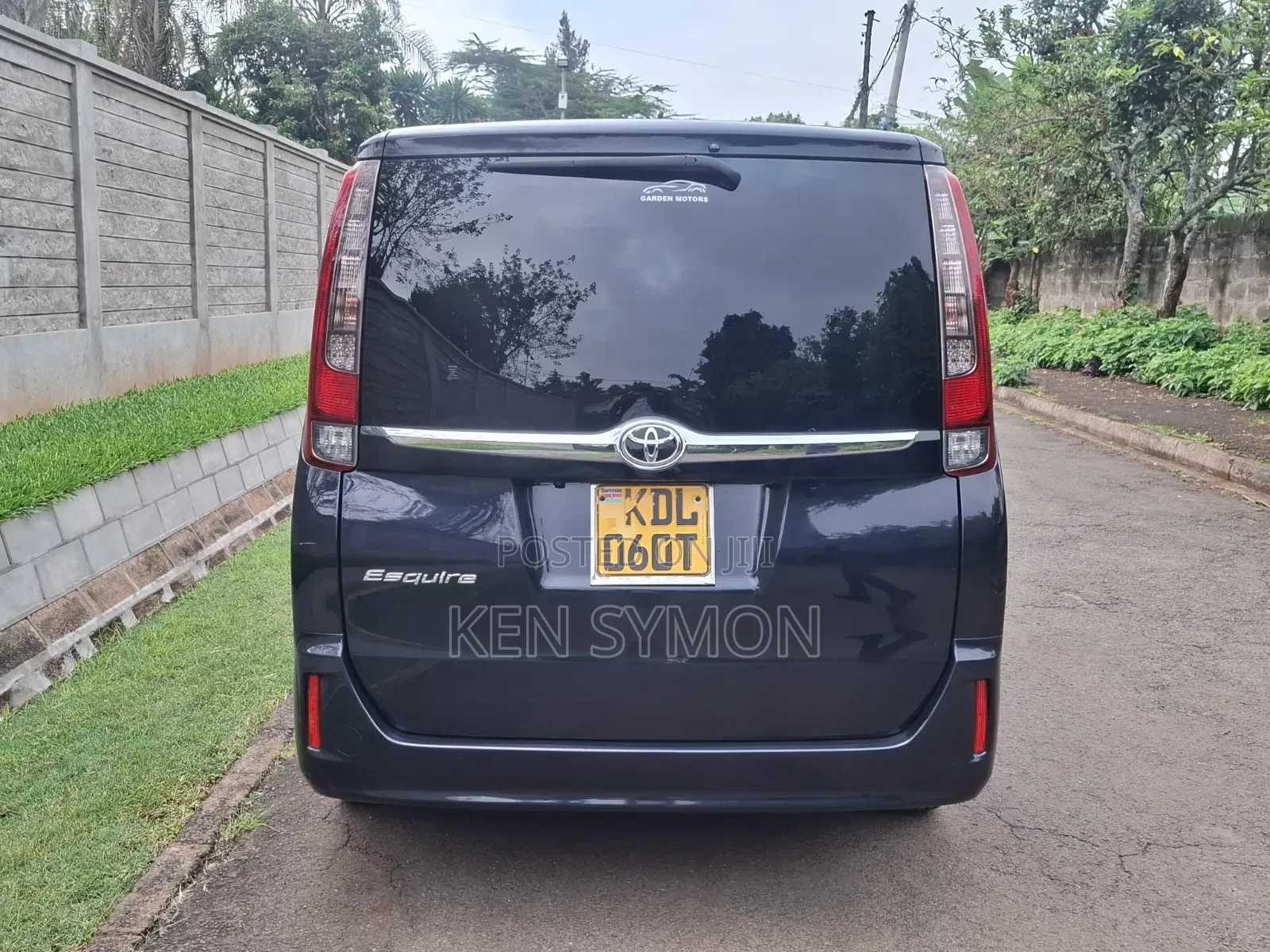 Toyota Esquire 2015 Black