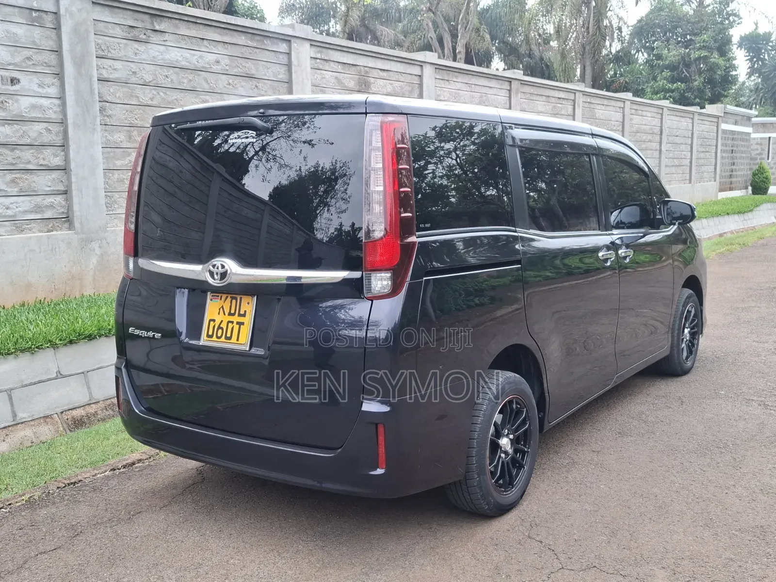 Toyota Esquire 2015 Black