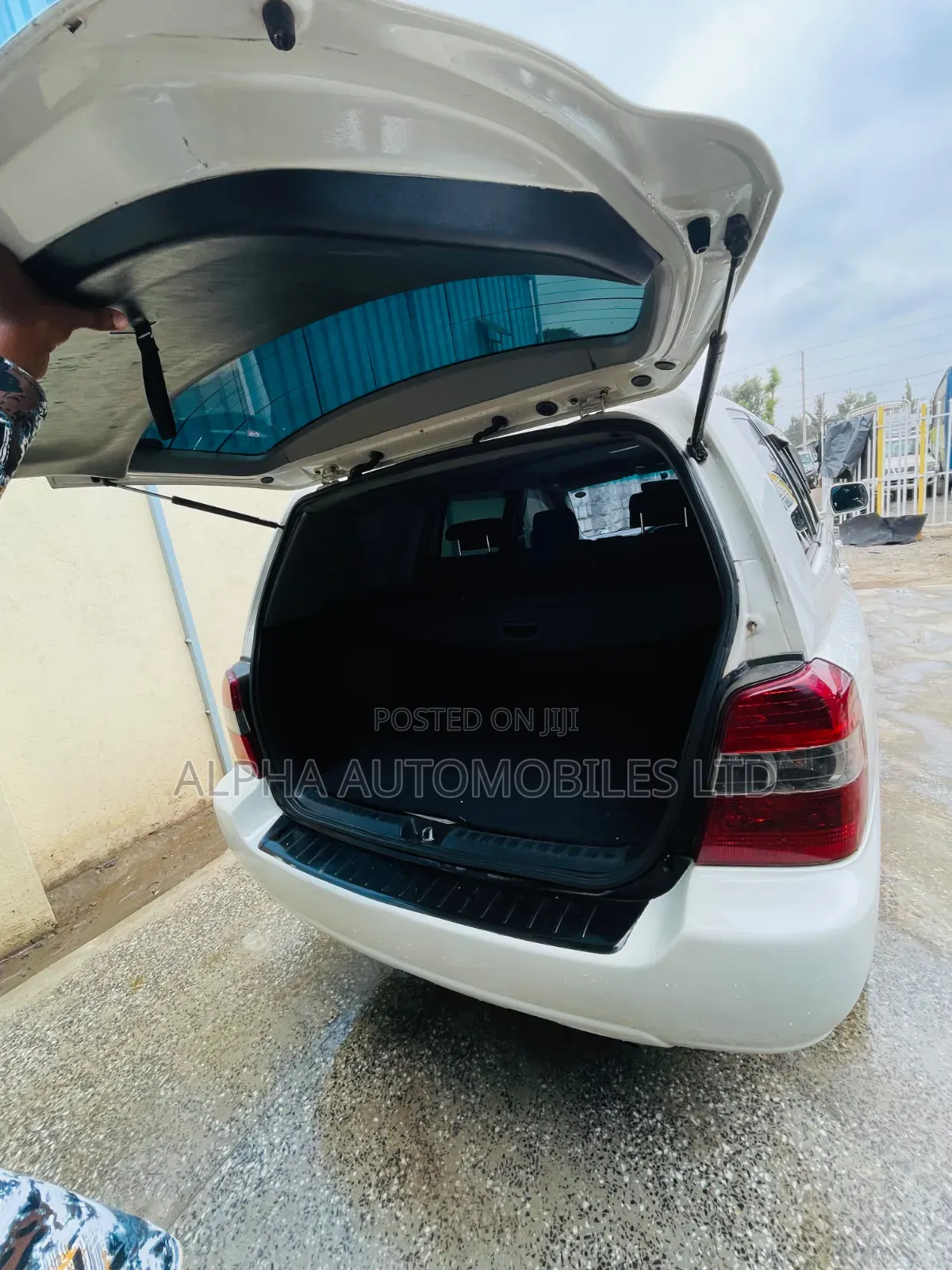 Toyota Kluger 2003 White