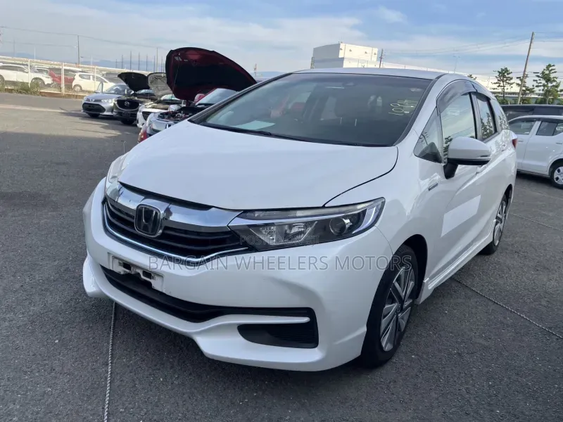 Honda Fit Shuttle 2019 White