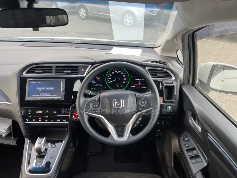 Honda Fit Shuttle 2019 White