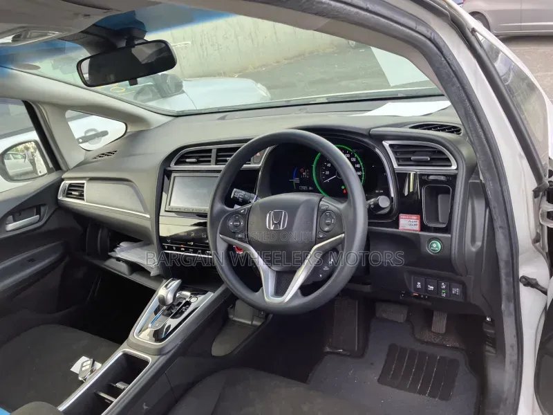 Honda Fit Shuttle 2019 White