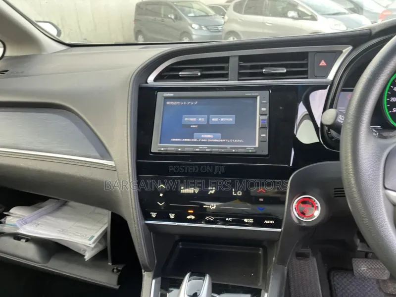 Honda Fit Shuttle 2019 White