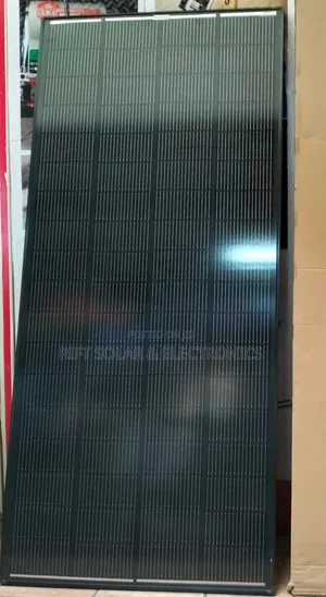 495 Watts - 39 Volts Jinko Monocrystalline Halfcell All Weather Solar