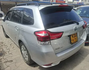 Toyota Corolla Fielder 2017 Silver