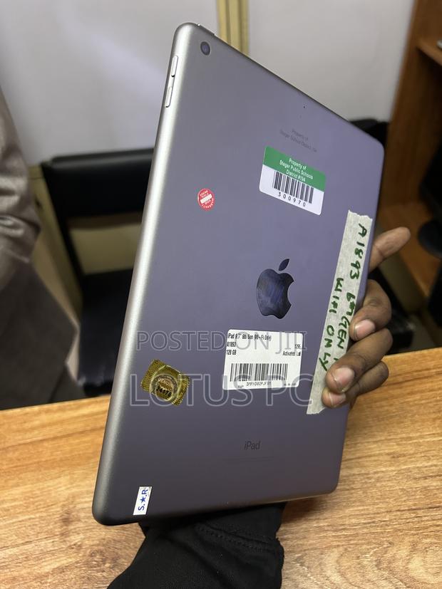Apple iPad 9.7 128 GB Gray - thumbnail 2