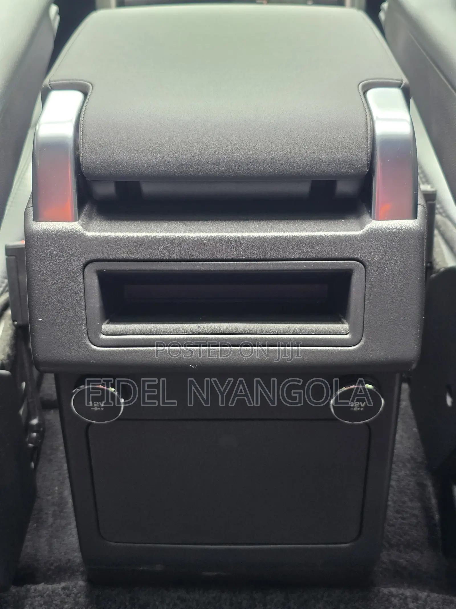 Land Rover Discovery 2019 White