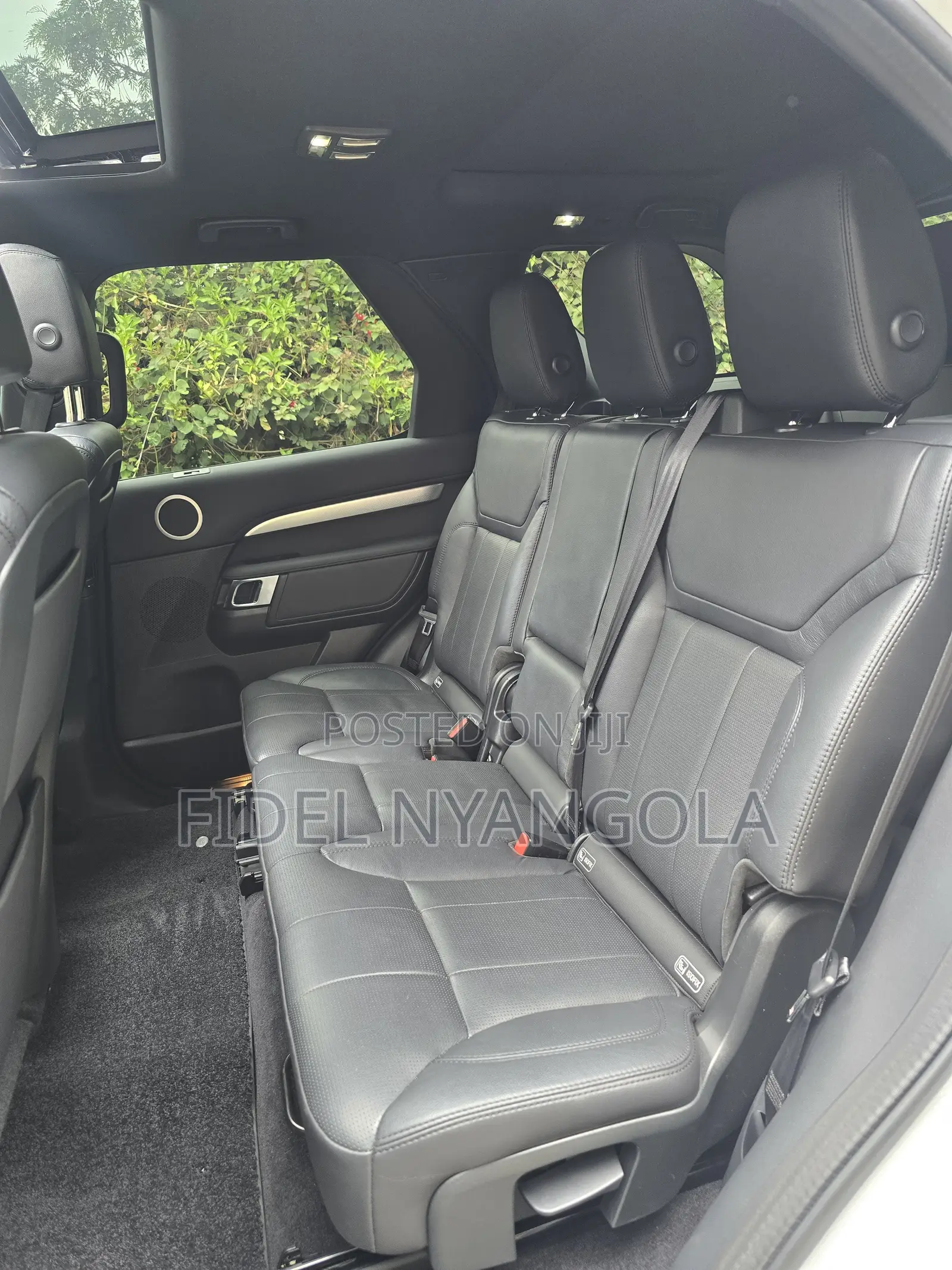 Land Rover Discovery 2019 White