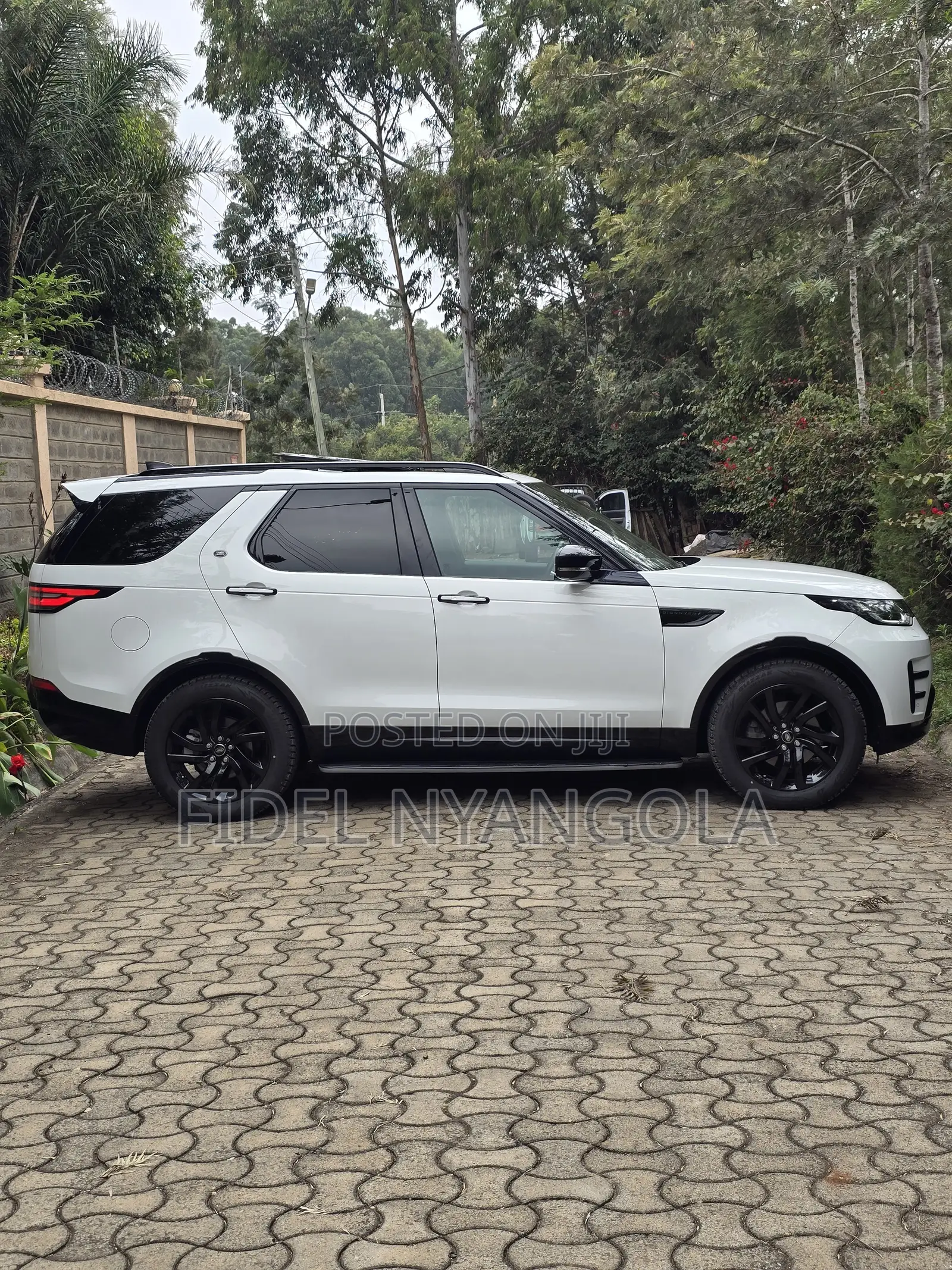 Land Rover Discovery 2019 White