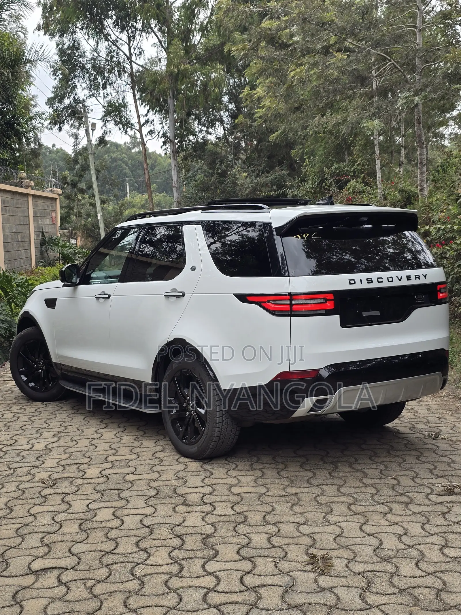 Land Rover Discovery 2019 White