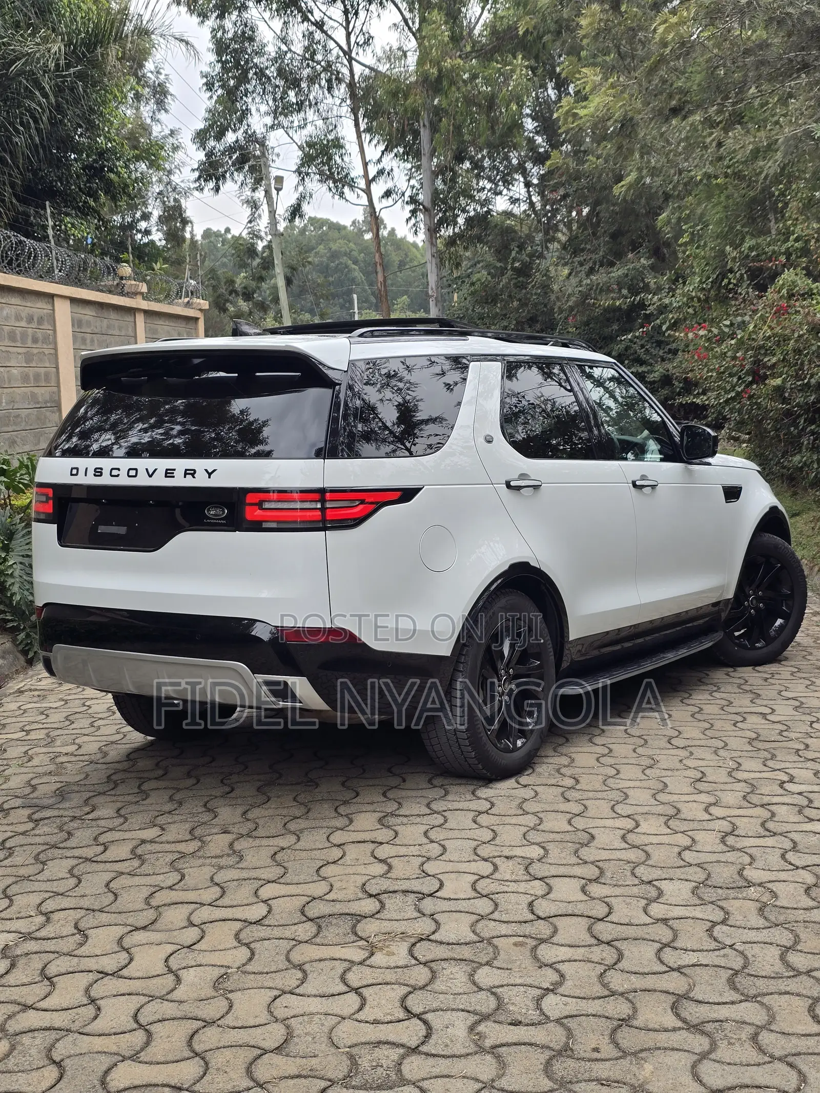 Land Rover Discovery 2019 White