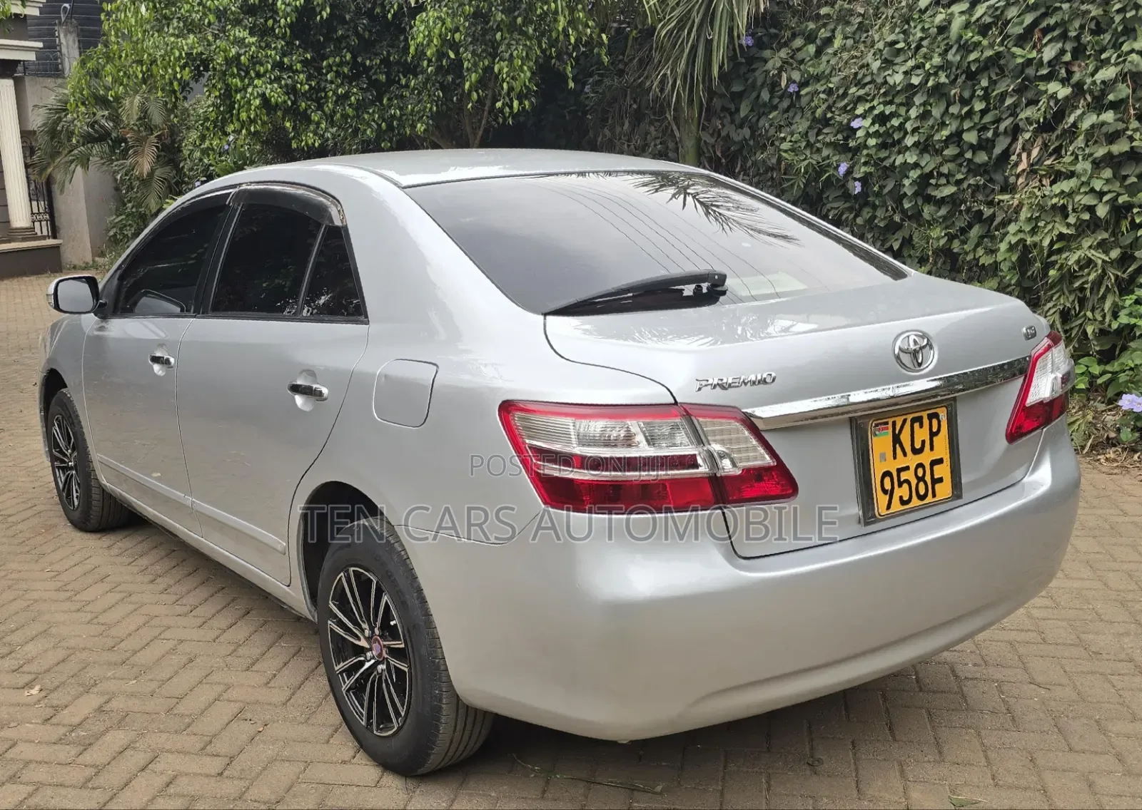 Toyota Premio 2011 Silver
