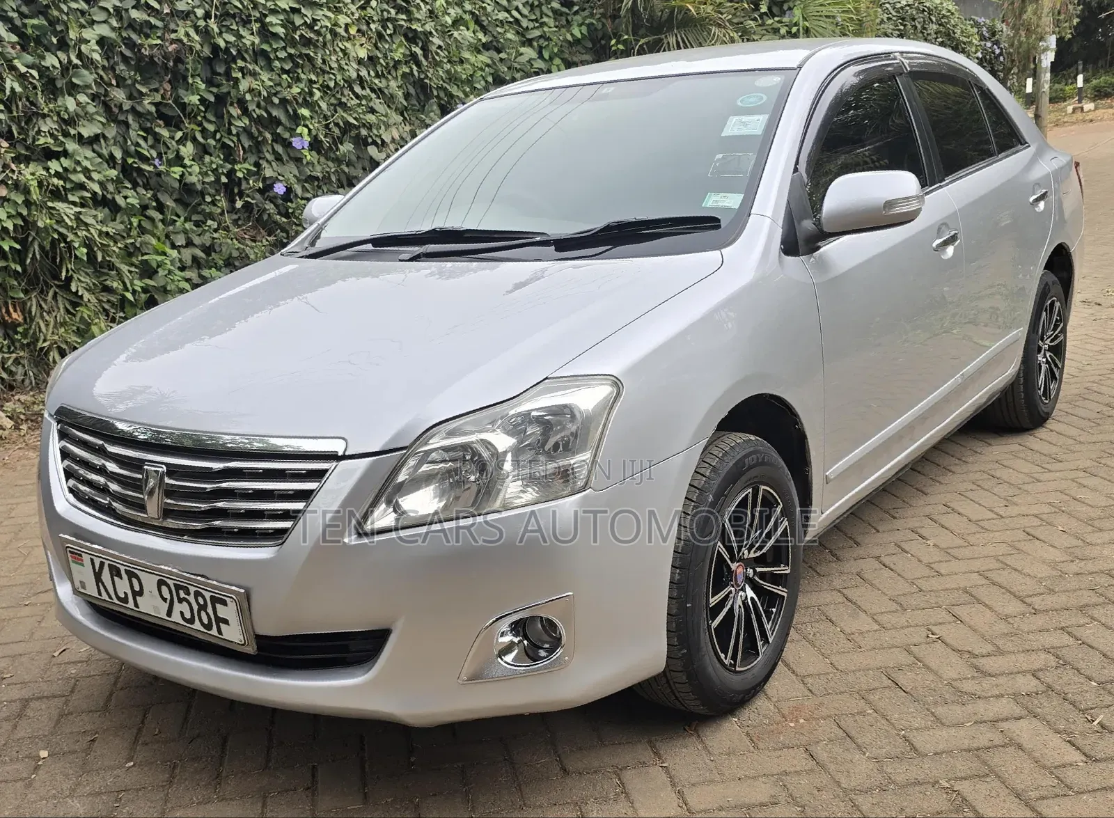 Toyota Premio 2011 Silver