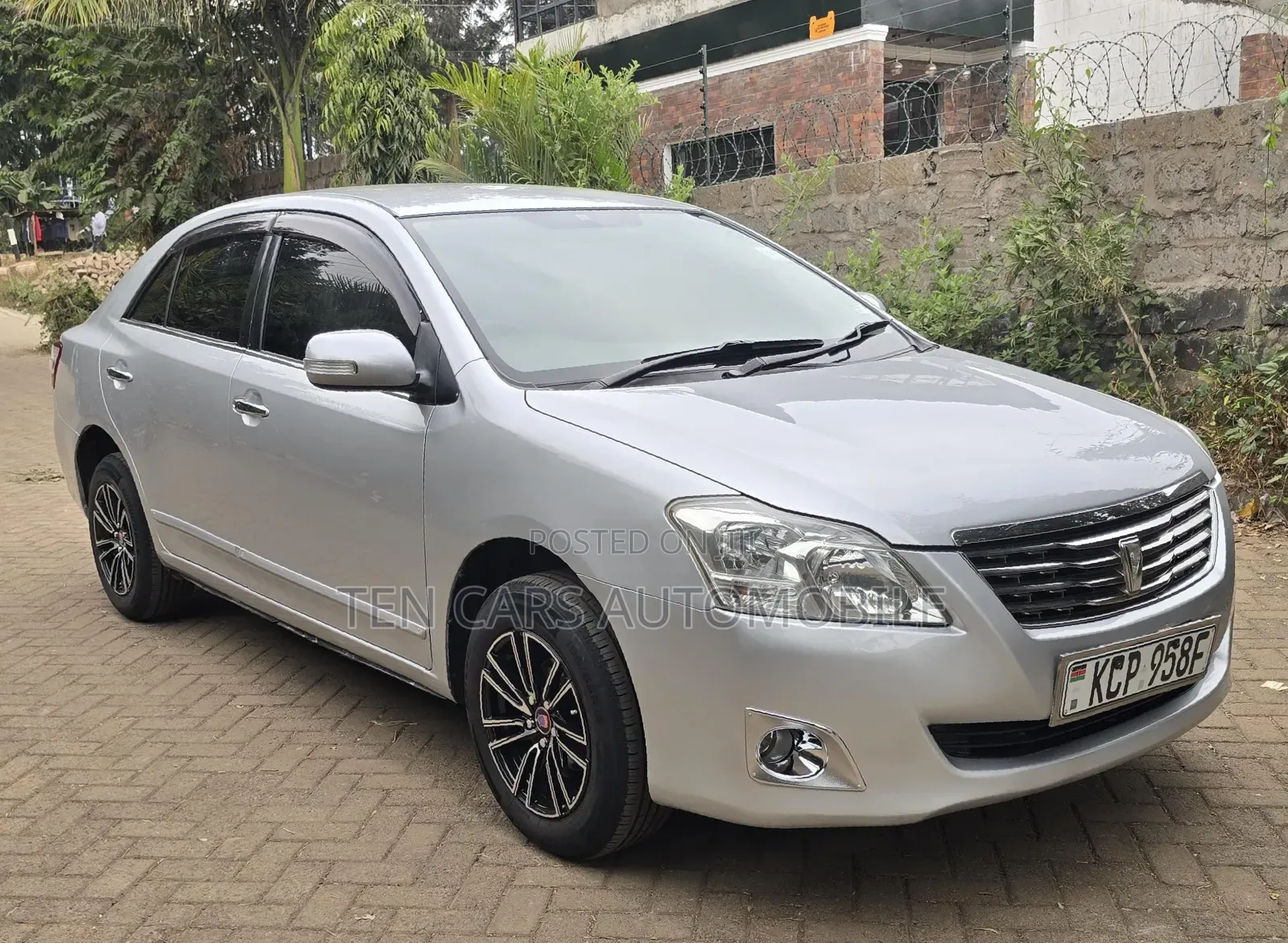 Toyota Premio 2011 Silver