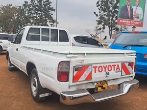 Toyota Hilux 2003 White
