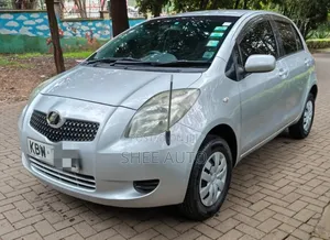 Toyota Vitz 2009 Silver