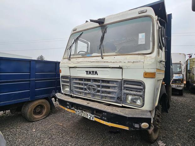 Tata 2518 Tipper - thumbnail 2