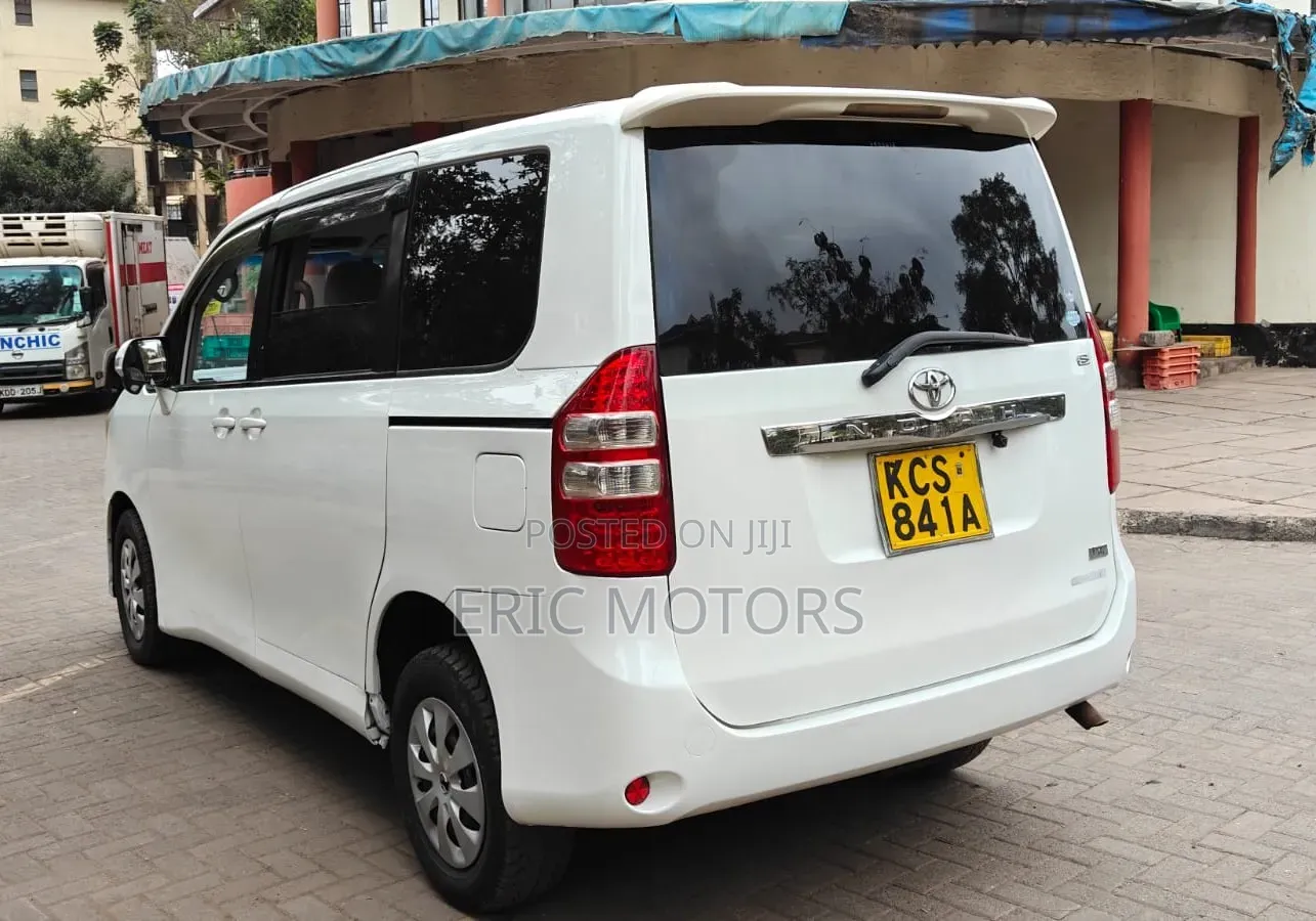 Toyota Noah 2011 White