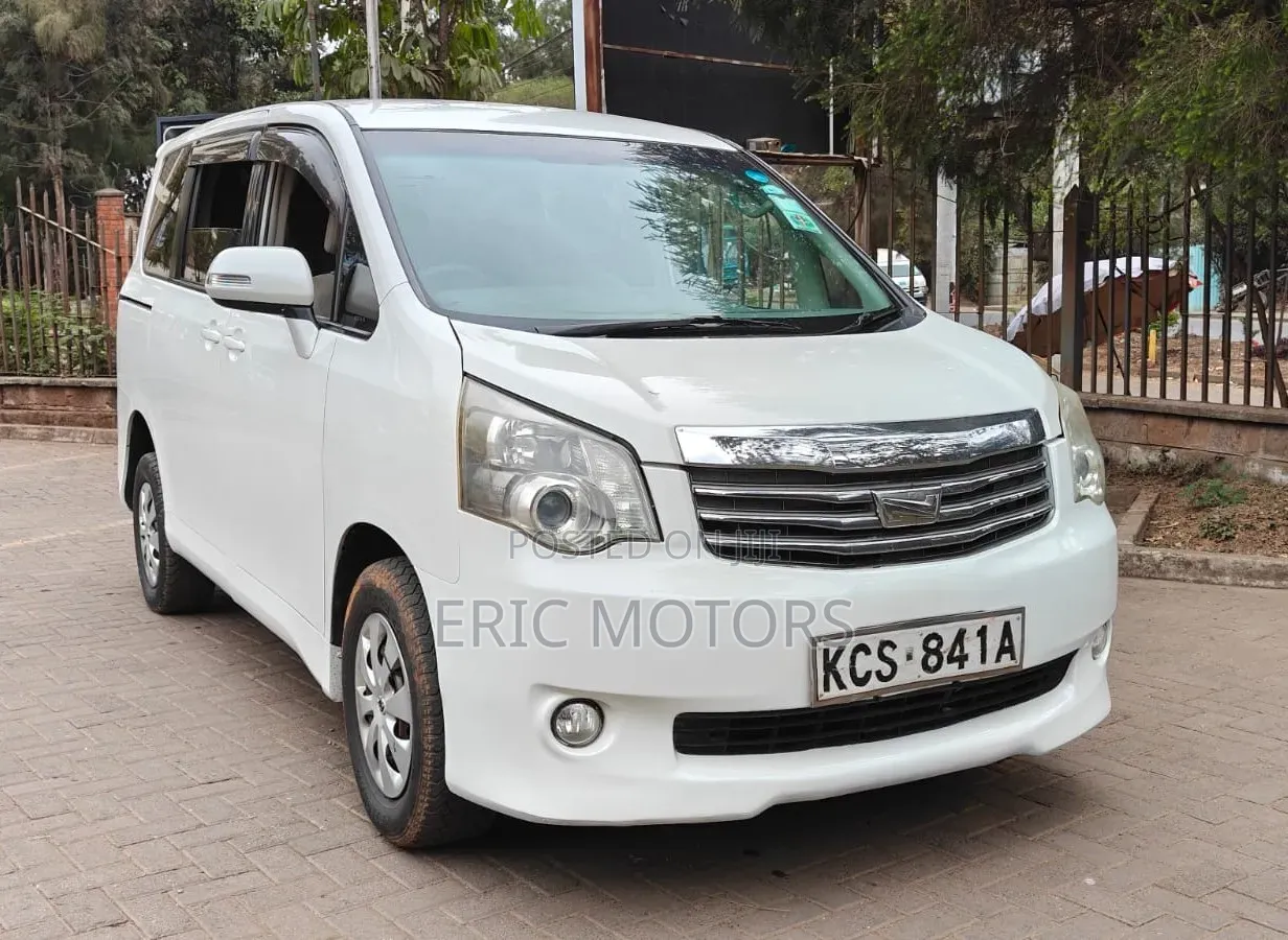 Toyota Noah 2011 White