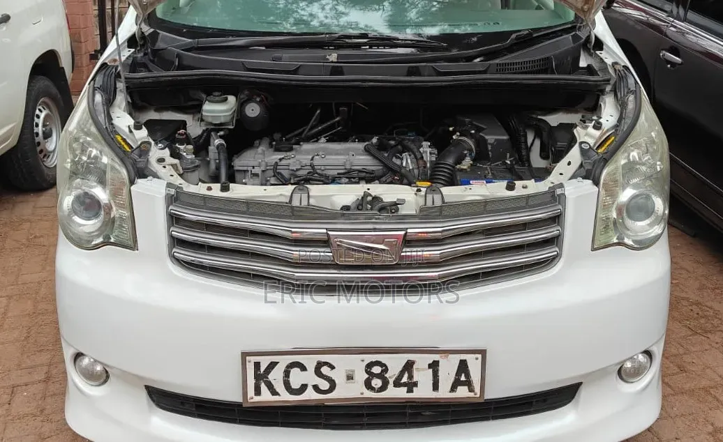 Toyota Noah 2011 White
