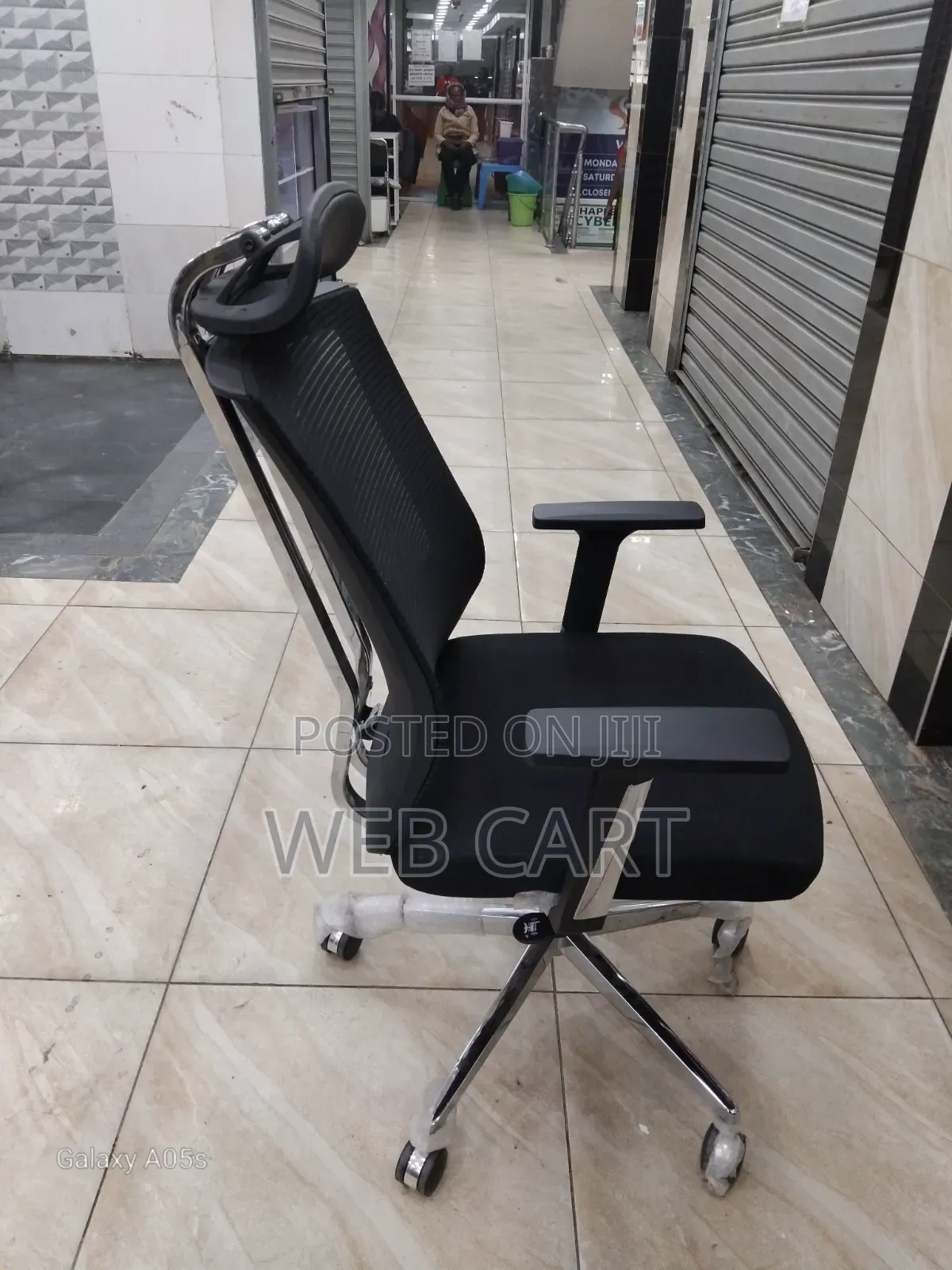 Urbanpro High-Back Mesh Chair – Ergonomic Executive Comfort