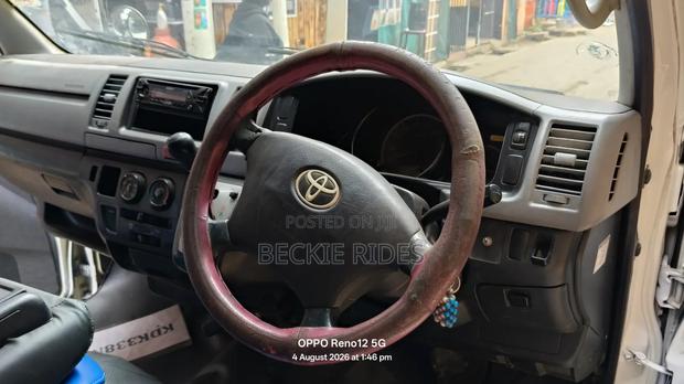 Toyota HiAce 2012 White - thumbnail 11
