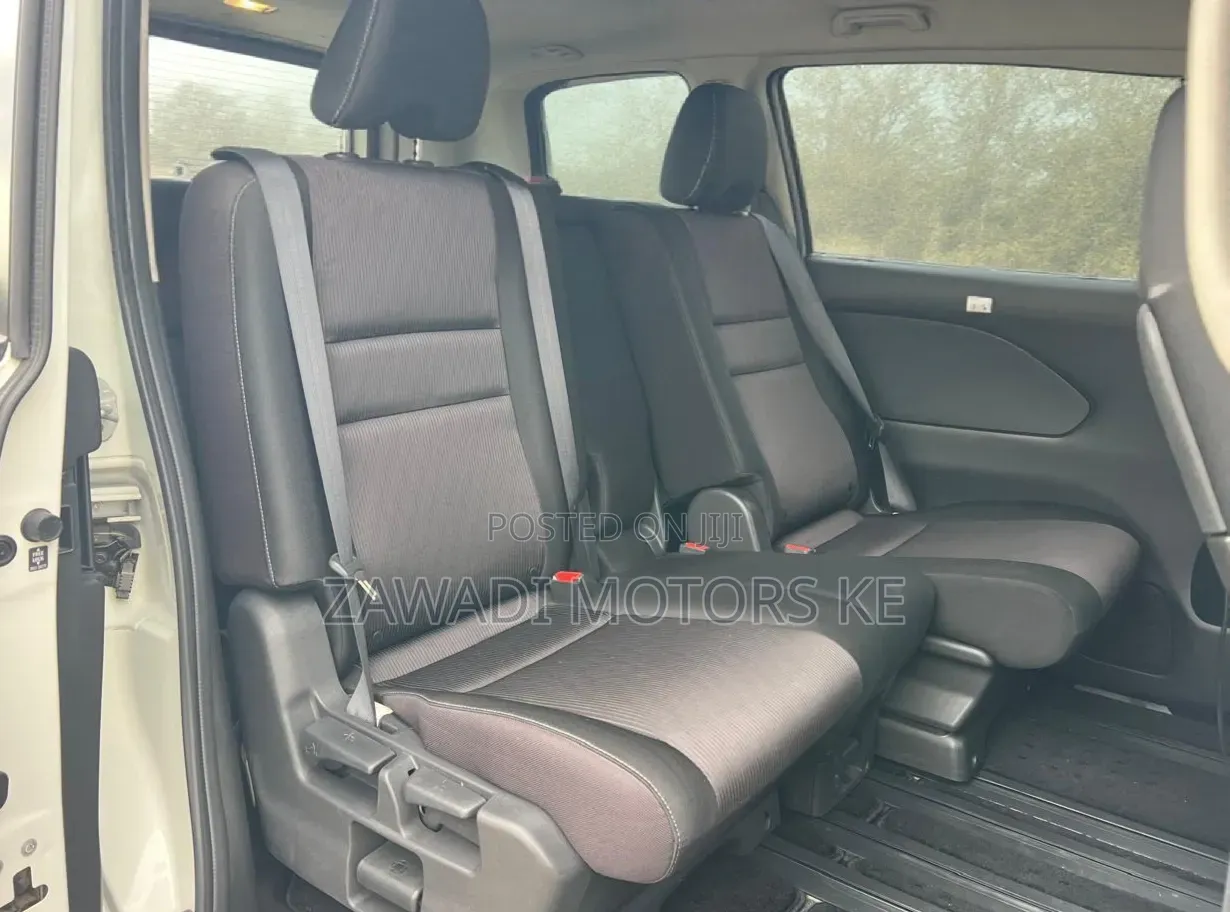 Nissan Serena 2019 White
