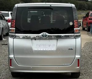 Toyota Voxy 2019 Silver