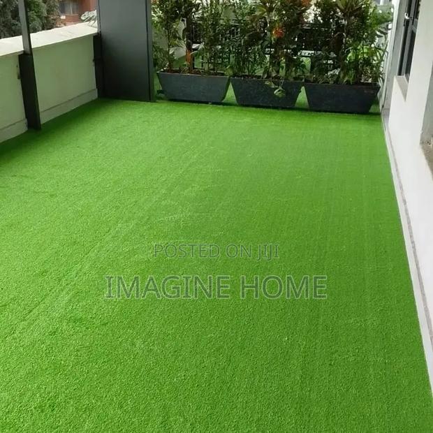 Outdoors Space With Artificial Grass Carpet - thumbnail 2