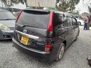 Toyota ISIS 2007 Black