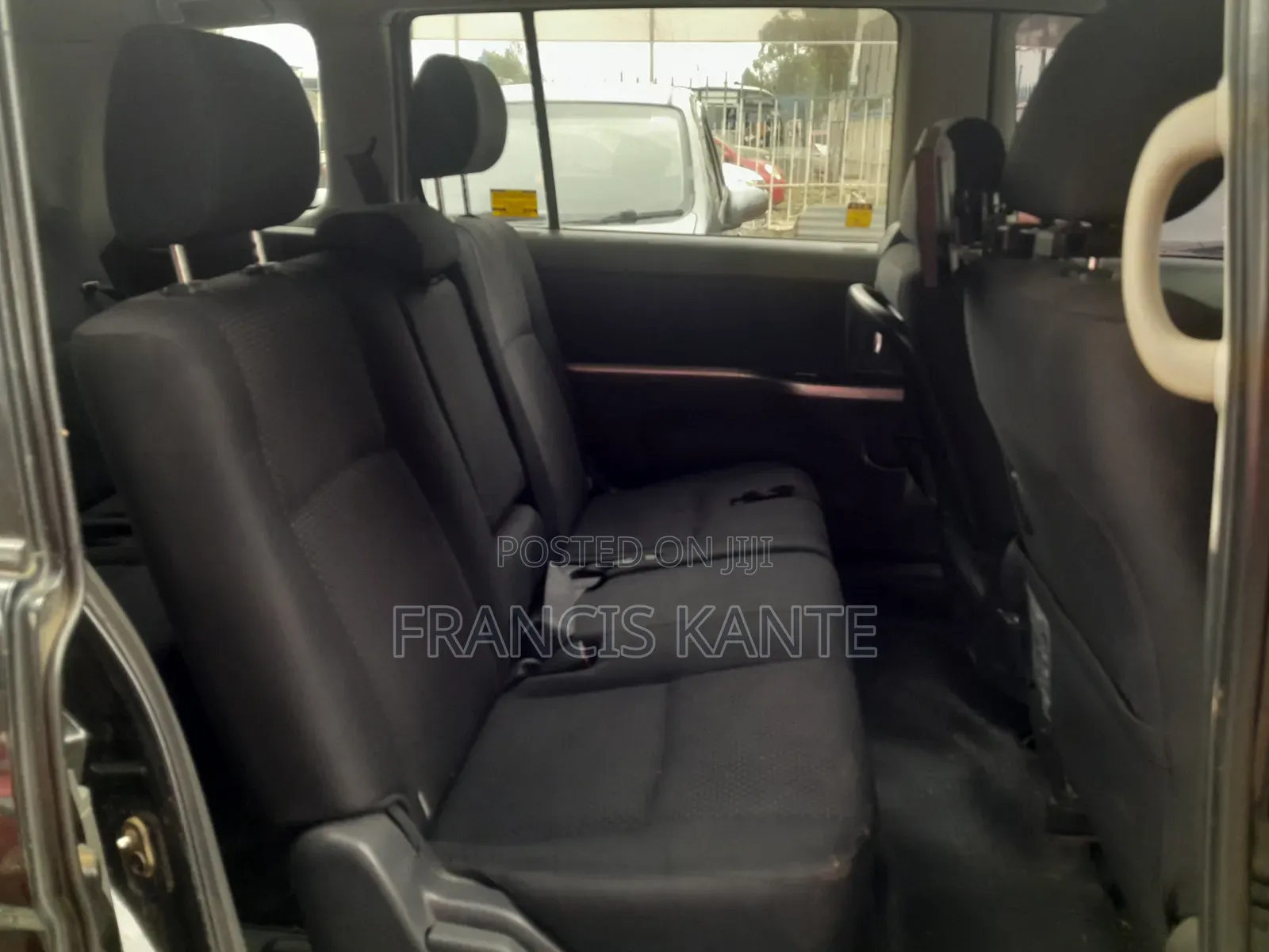 Toyota ISIS 2007 Black