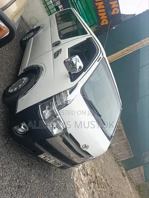 Toyota HiAce 2013 White