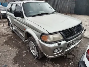 Mitsubishi Shogun 2000 Silver