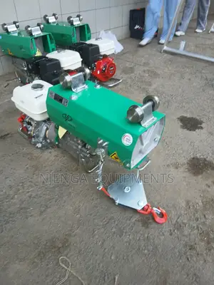 Heavy Duty Italian Construction Hoist – Honda Petrol Engine