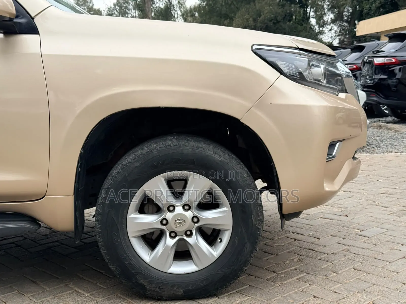 Toyota Land Cruiser Prado 2011 Gold