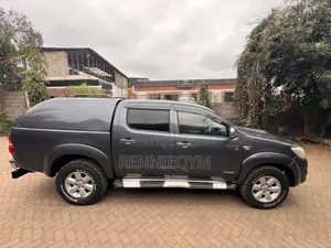 Toyota Hilux 3.0 D-4D 4x4 2012 Gray