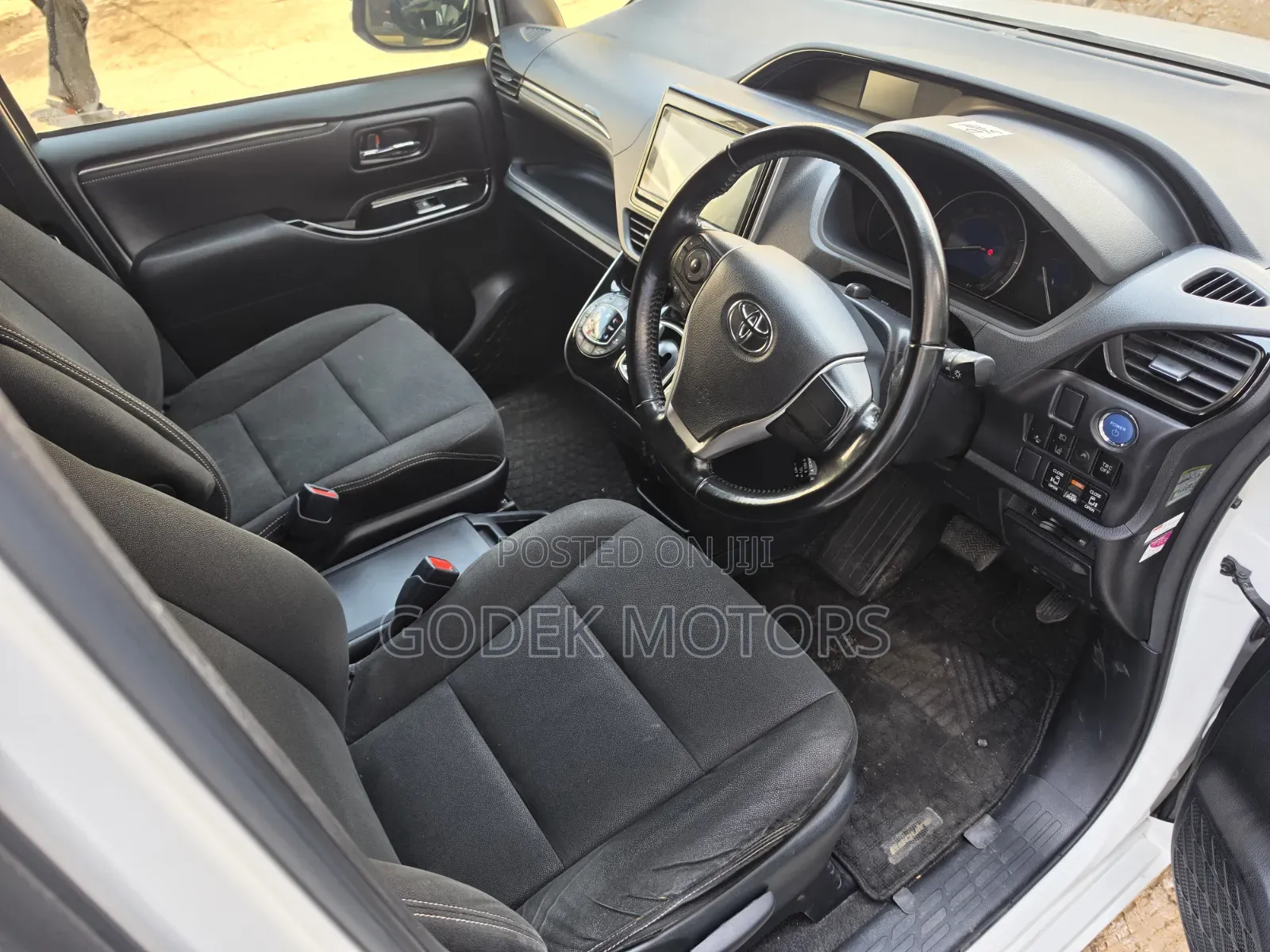 Toyota Esquire 2019 Silver