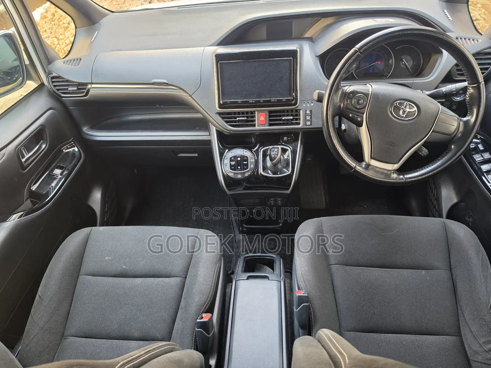 Toyota Esquire 2019 Silver