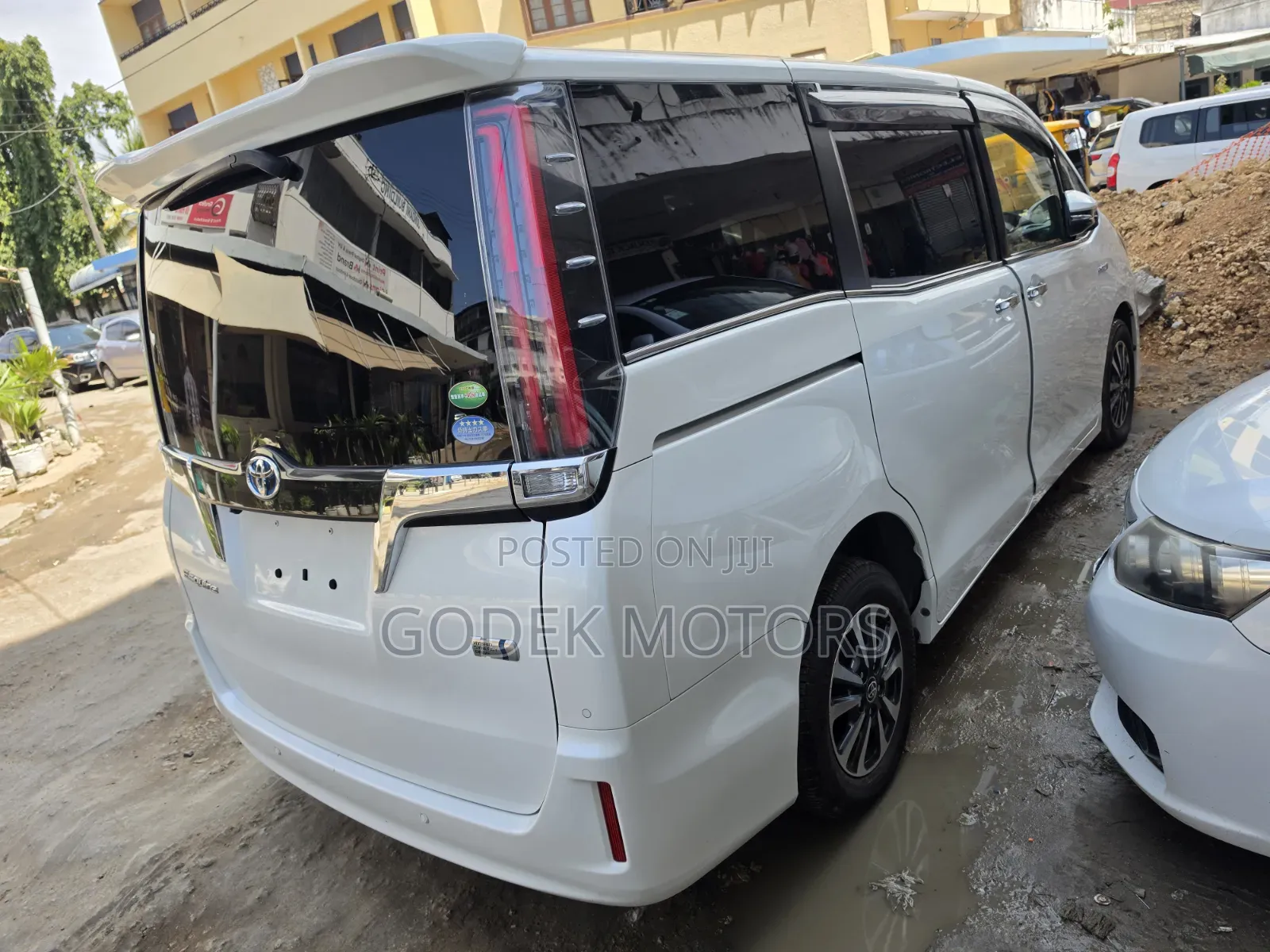 Toyota Esquire 2019 Silver