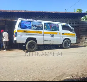 Nissan Caravan (Urvan) 1998 White