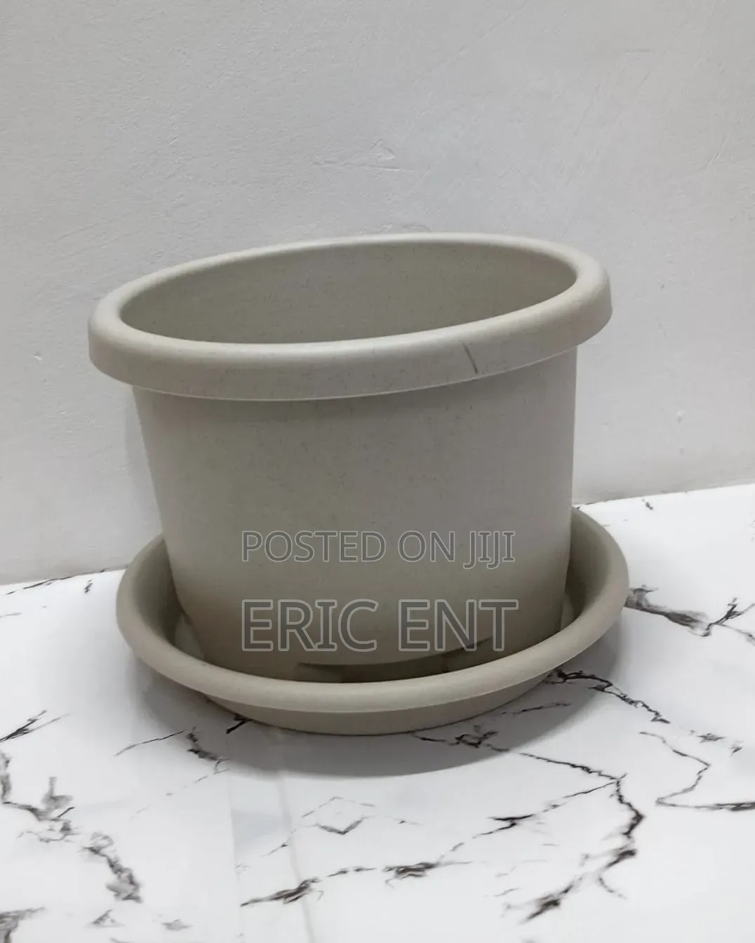 Flower Pot/ Planter Height: 19cm Upper Diameter: 26cm